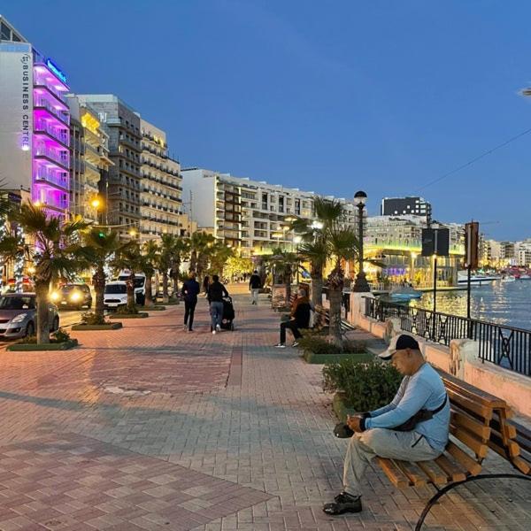 Seaside Apartment In Gżira Kültér fotó